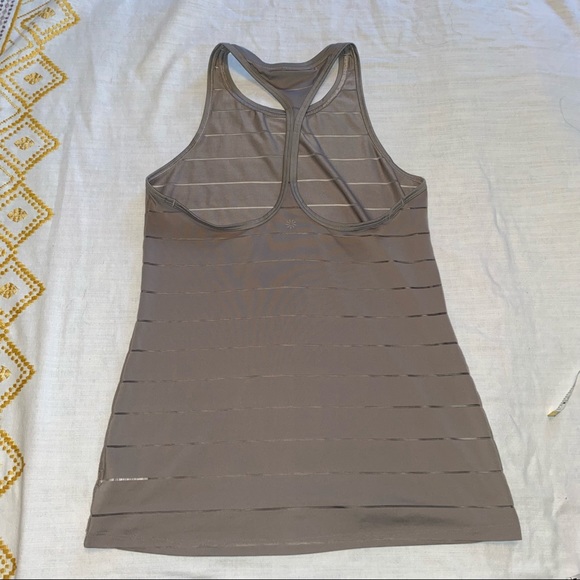 EUC xs Athleta Chi tank top in griege - Picture 3 of 6
